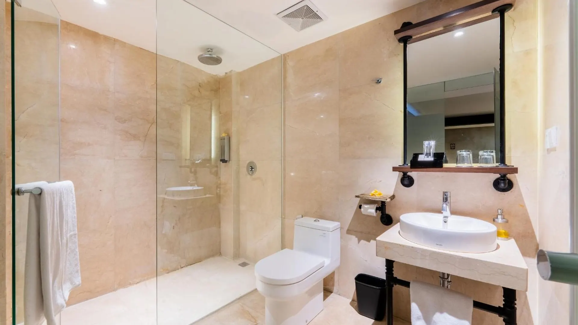 Stark Boutique Hotel And Spa Kuta  3*, Kuta (Bali)